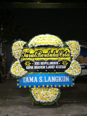 Papan Bunga Duka di Perina