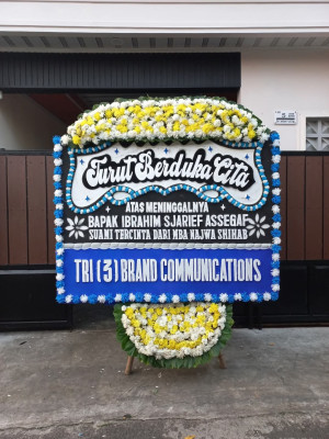 Papan Bunga Duka di Perina